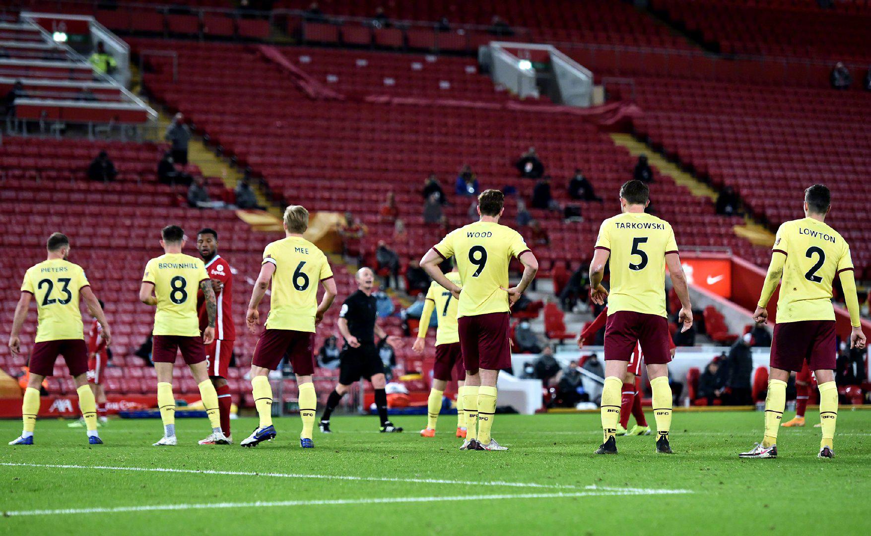 中场低位站 中场低位站